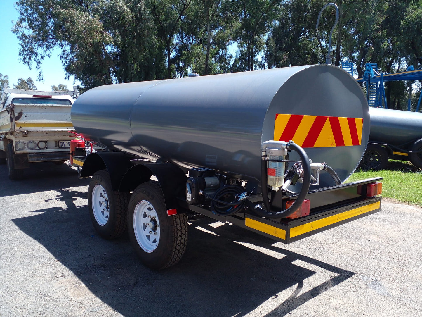 2500 Liter metal tanker trailer