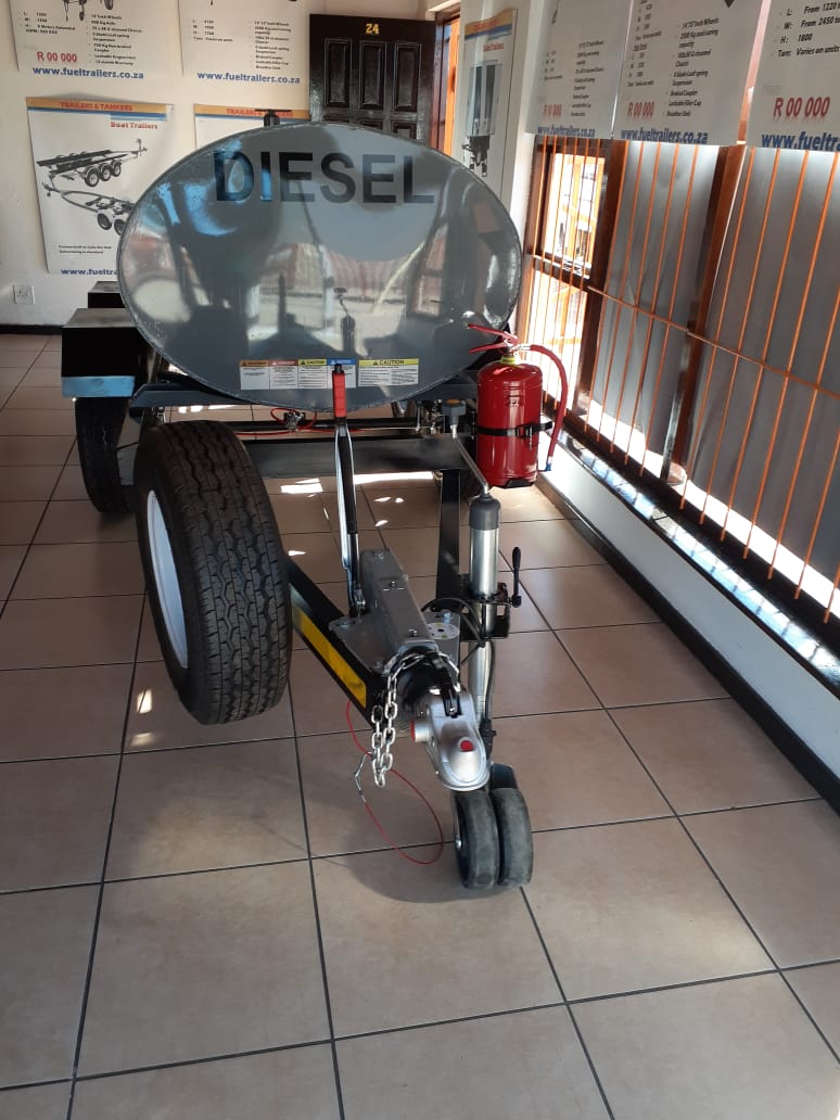 2500 Liter metal tanker trailer
